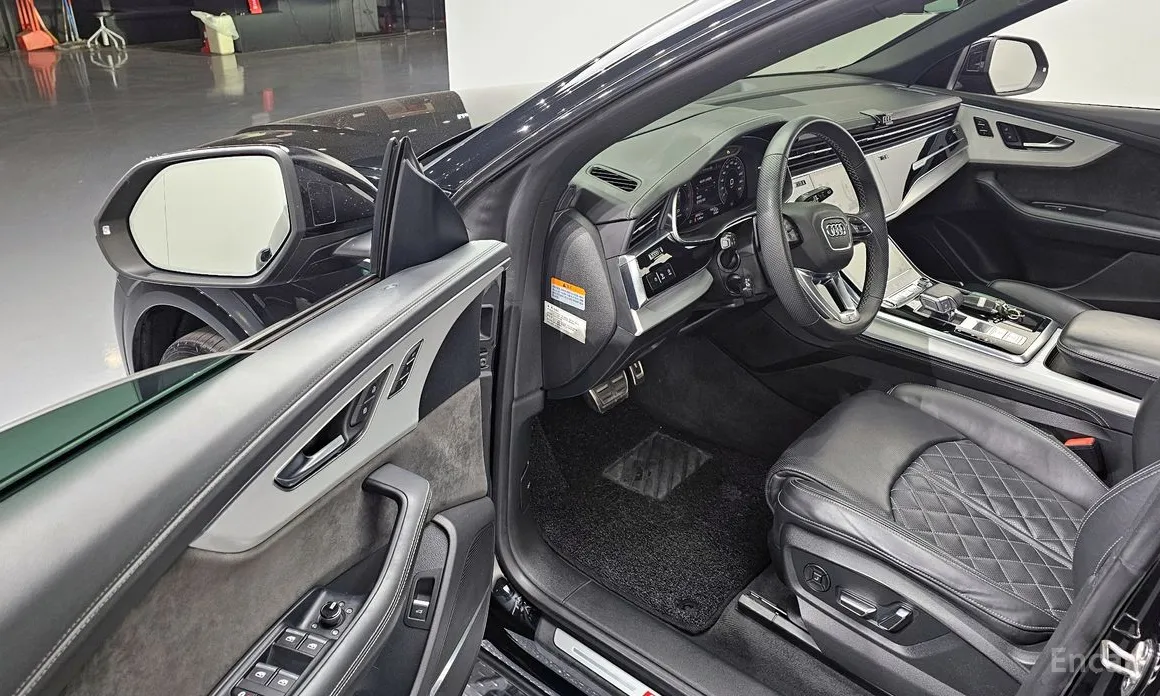 Фото 11 - Audi Q8