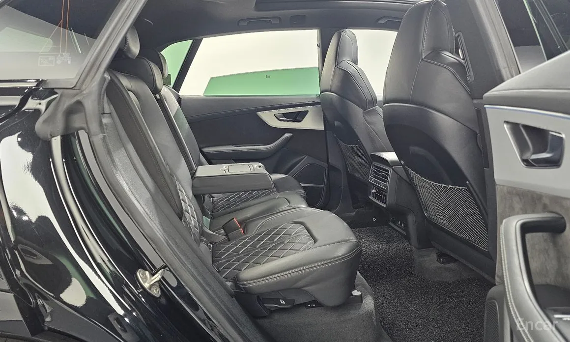 Фото 12 - Audi Q8