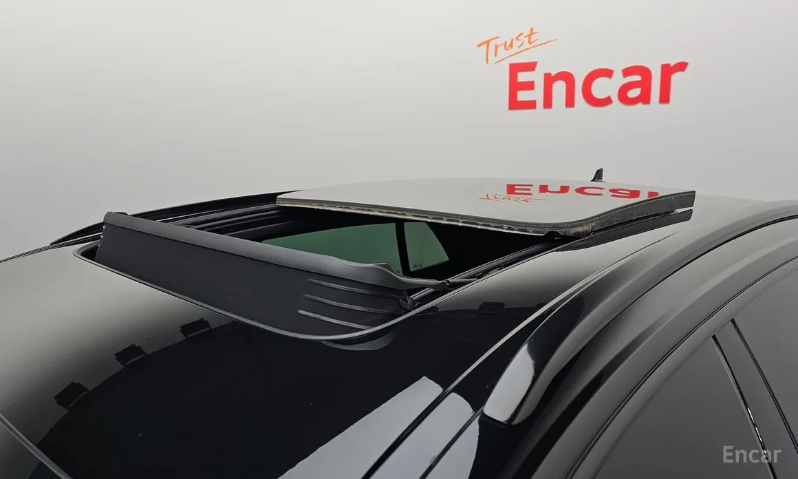 Фото 19 - Audi Q8