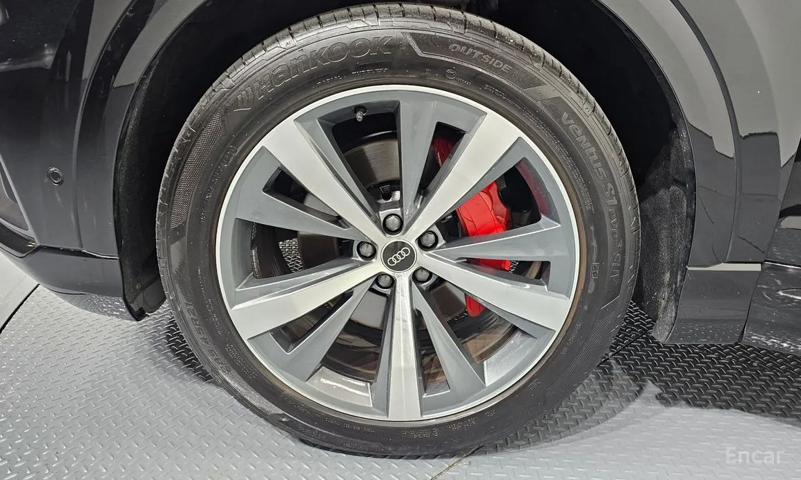 Фото 5 - Audi Q8