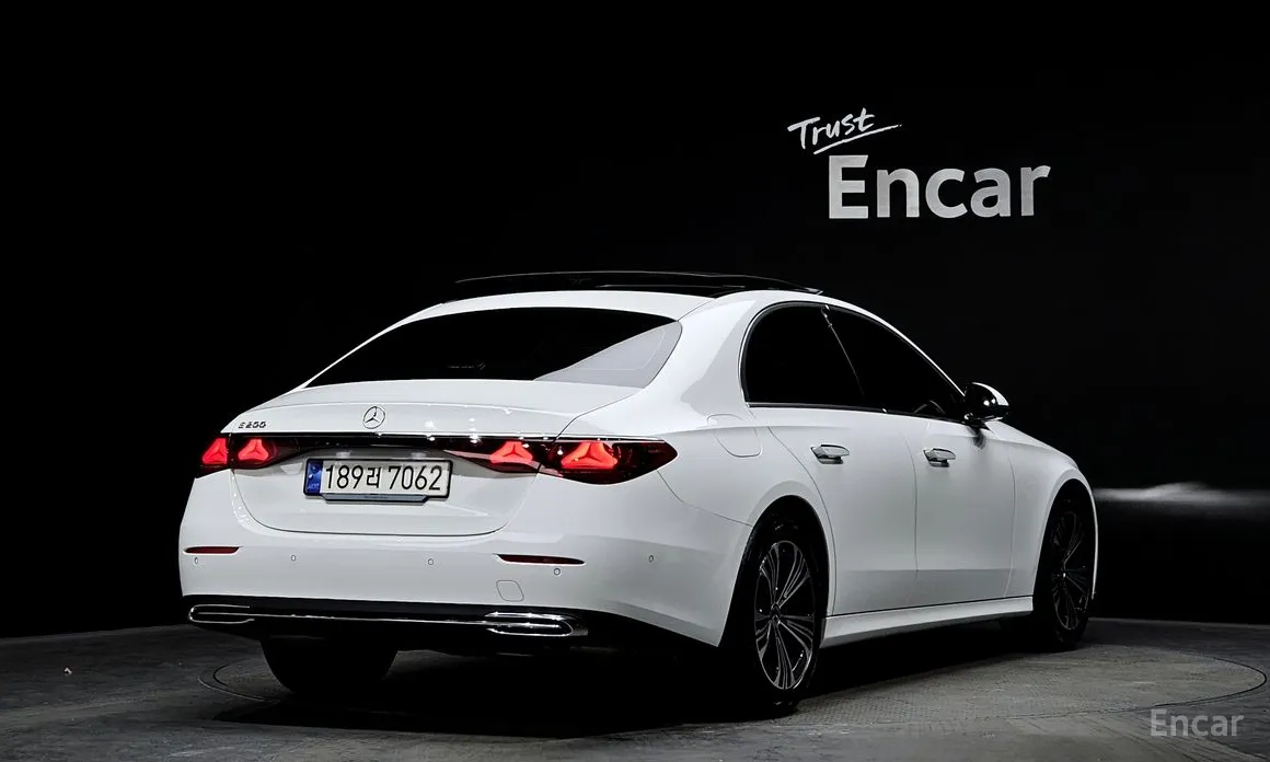 Фото 2 - Mercedes-Benz E-Class