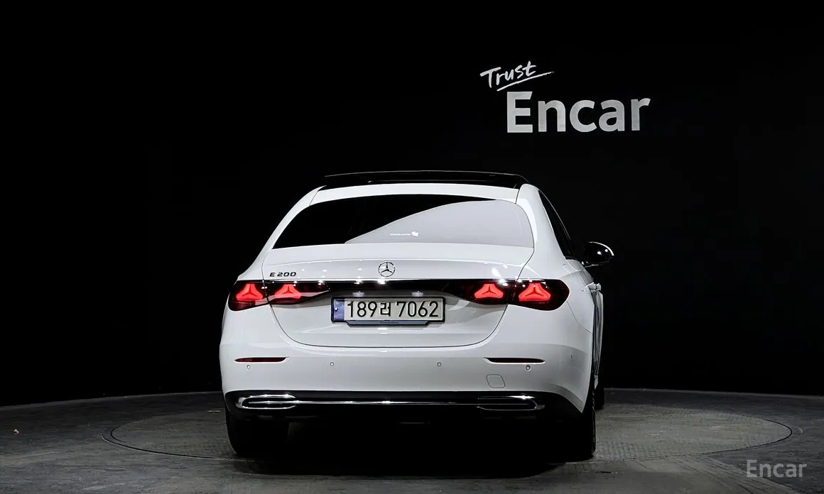 Фото 4 - Mercedes-Benz E-Class