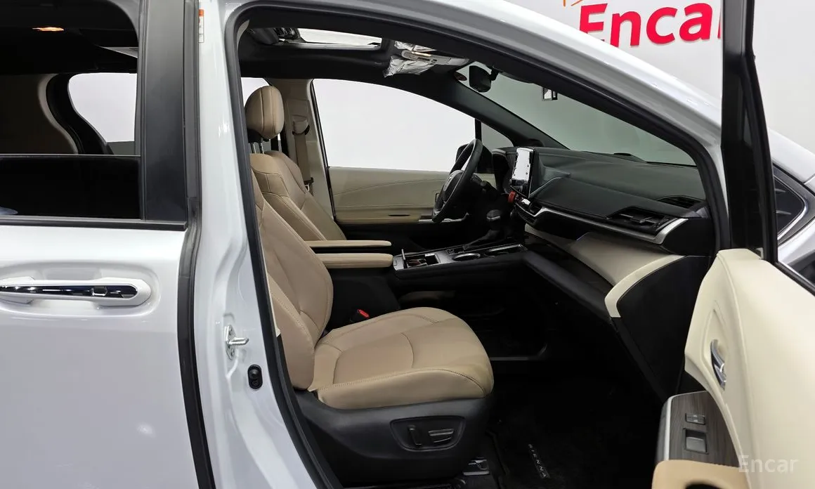 Фото 10 - Toyota Sienna