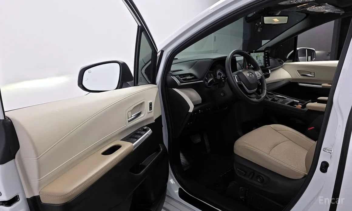 Фото 11 - Toyota Sienna