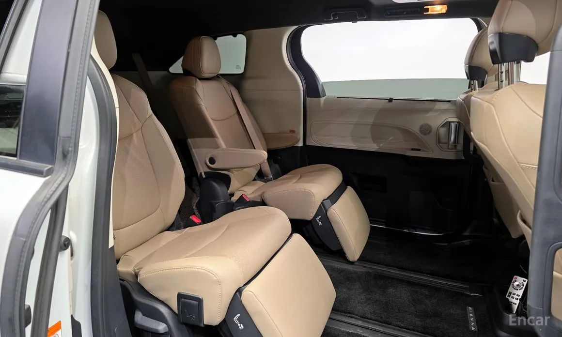 Фото 13 - Toyota Sienna