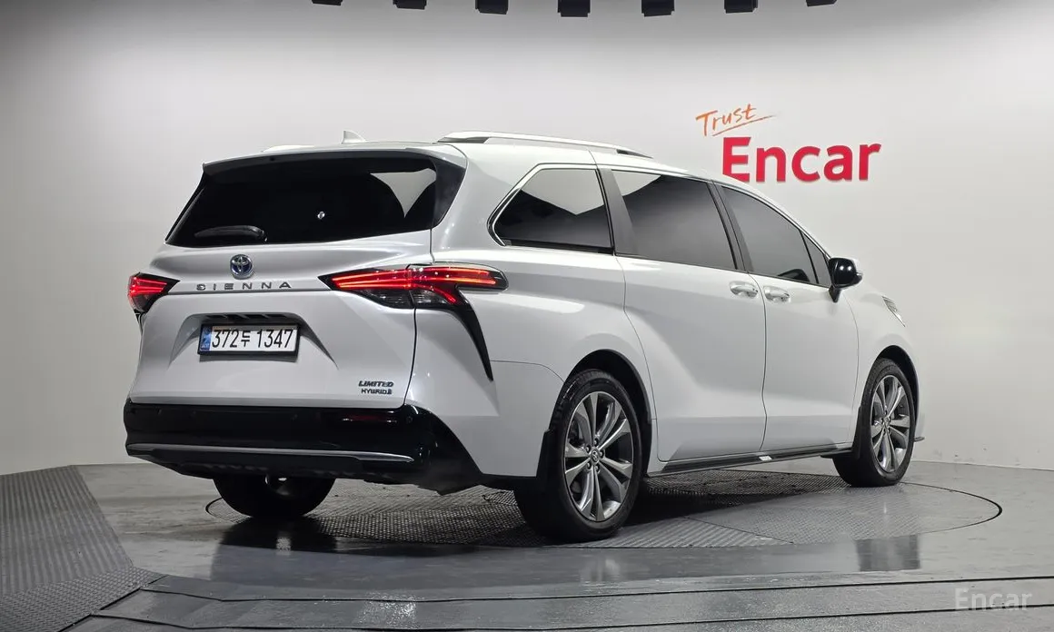 Фото 2 - Toyota Sienna