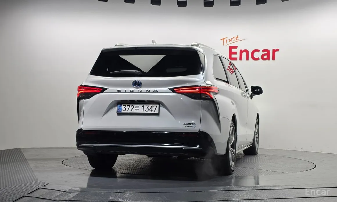 Фото 4 - Toyota Sienna