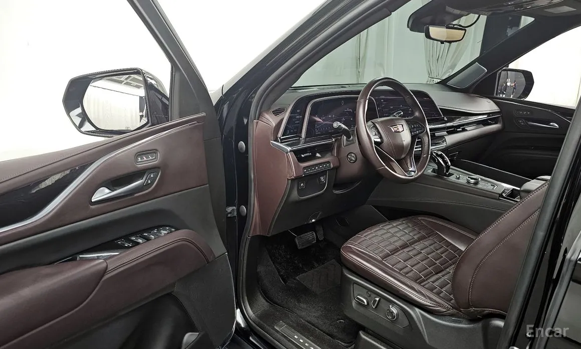 Фото 10 - Cadillac Escalade