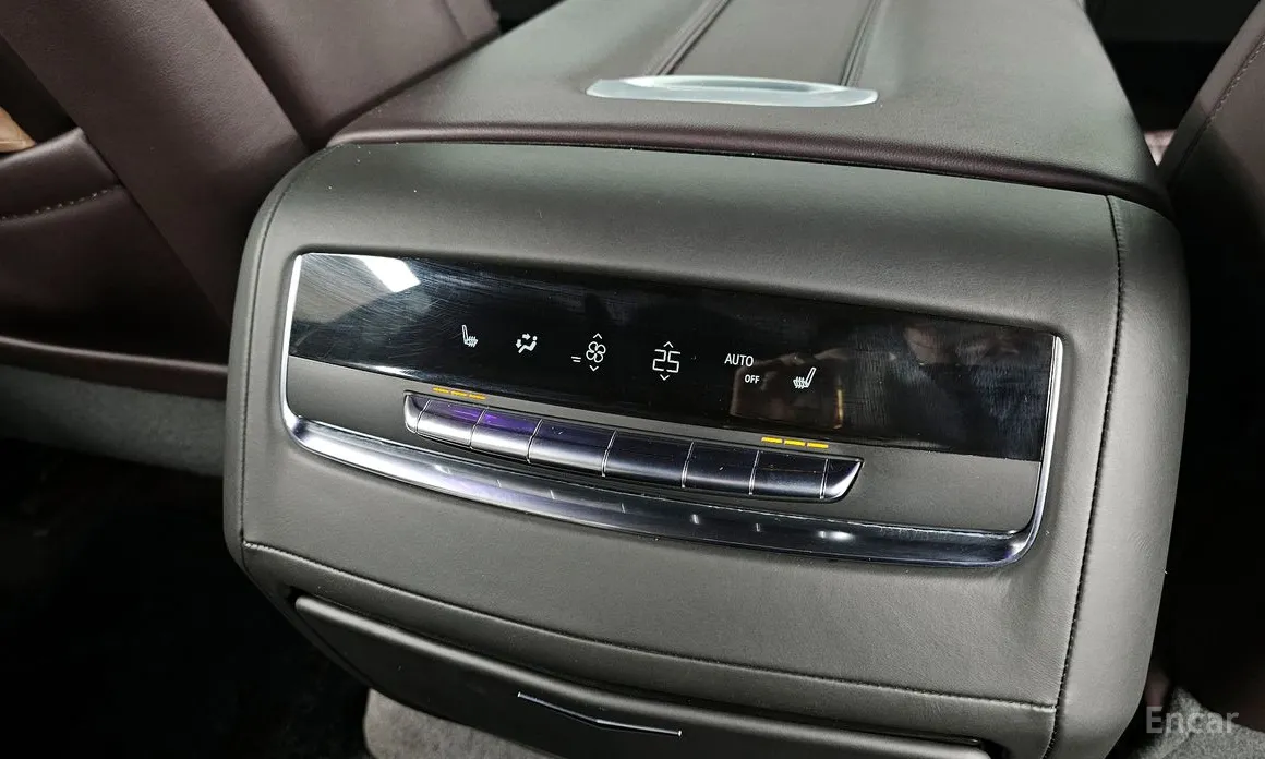 Фото 19 - Cadillac Escalade