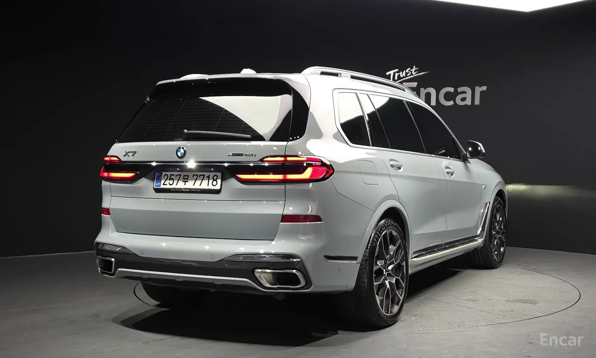 Photo 2 - BMW X7