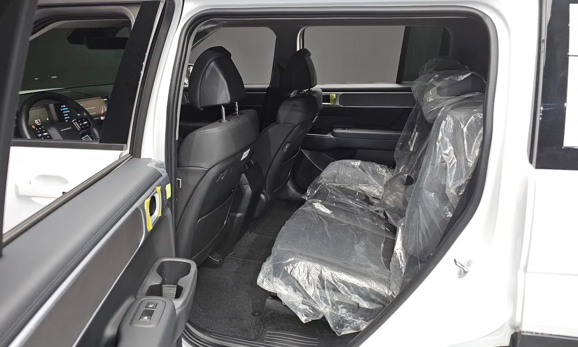 Фото 11 - Hyundai Santa Fe