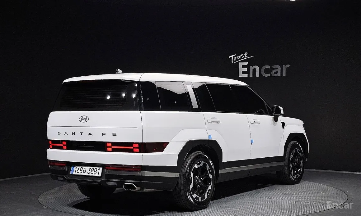 Фото 2 - Hyundai Santa Fe