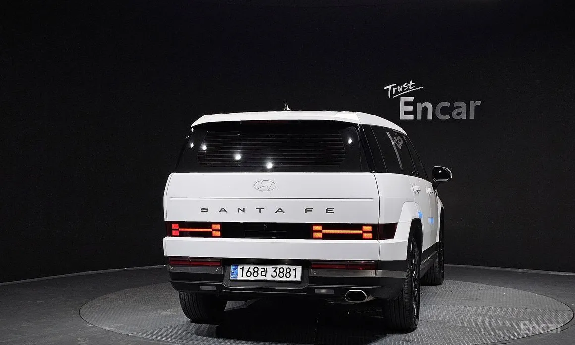 Фото 4 - Hyundai Santa Fe