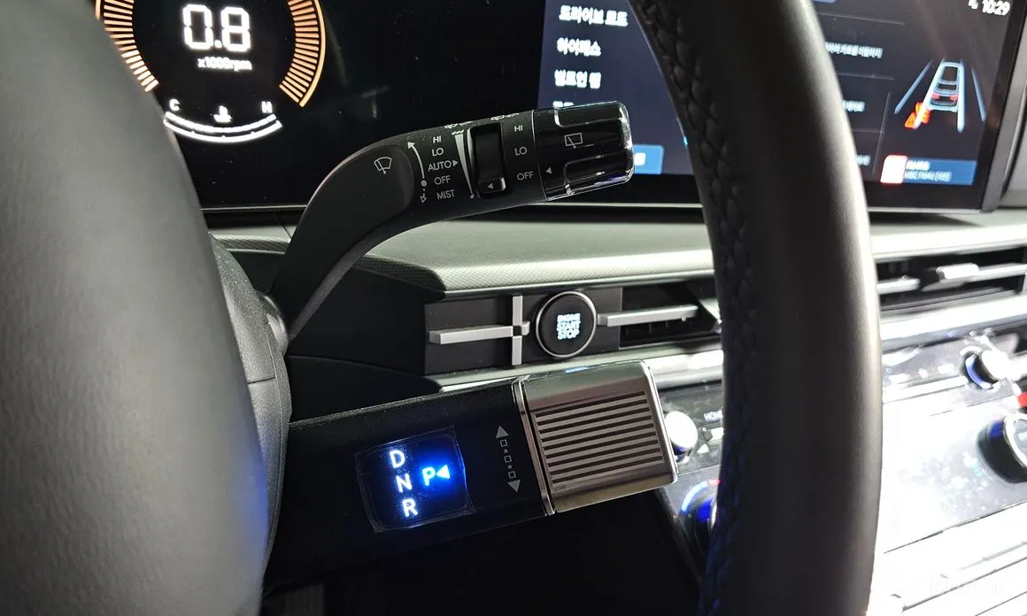 Фото 9 - Hyundai Santa Fe