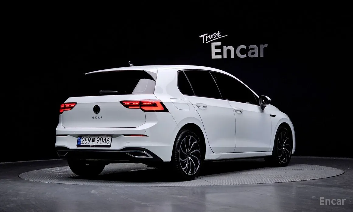 Фото 2 - Volkswagen Golf