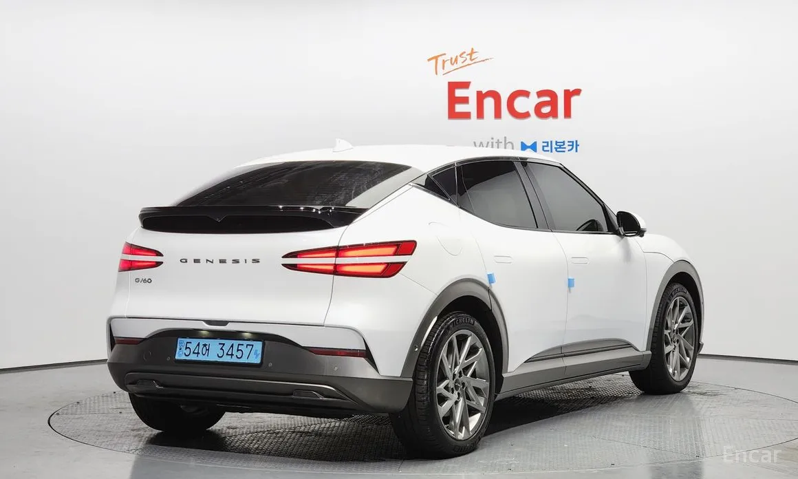 Фото 2 - Genesis GV60
