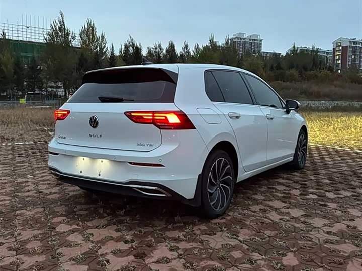 Фото 8 - Volkswagen Golf