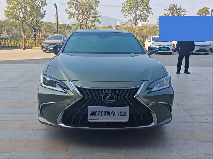 Фото 2 - Lexus ES