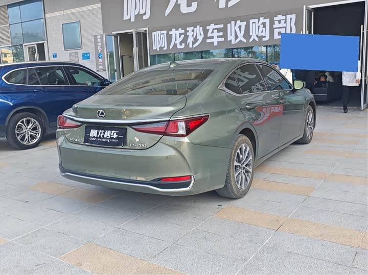 Фото 4 - Lexus ES