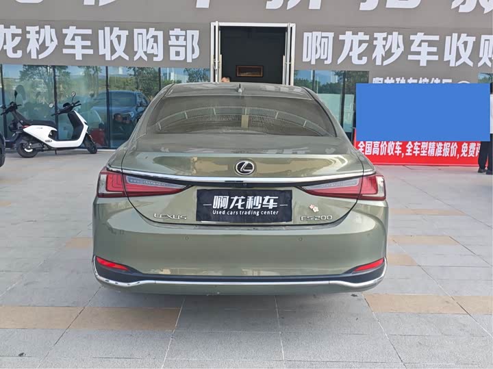 Фото 5 - Lexus ES