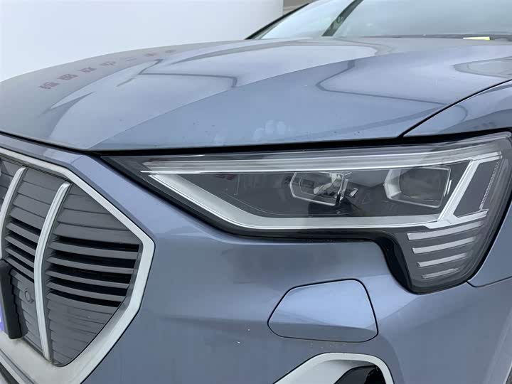 Фото 7 - Audi e-tron