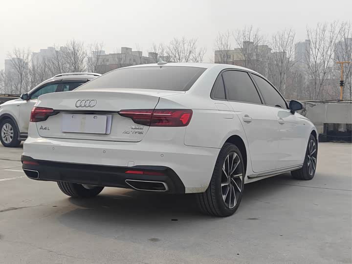 Фото 8 - Audi A4L