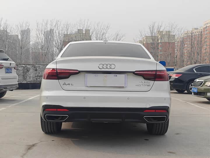 Фото 9 - Audi A4L