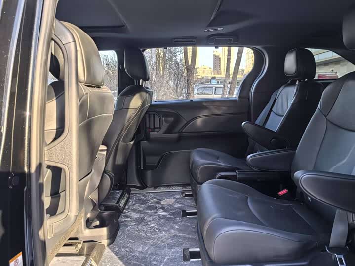 Фото 5 - Toyota Sienna