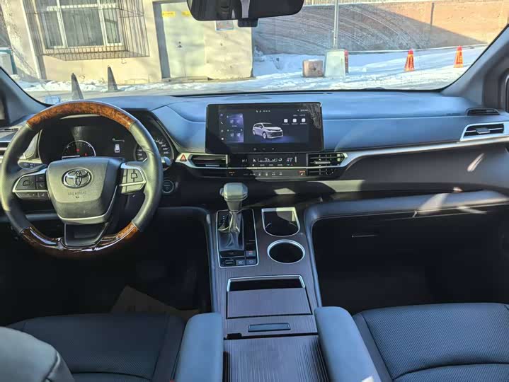 Фото 6 - Toyota Sienna