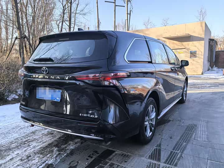 Фото 7 - Toyota Sienna