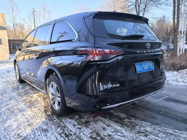 Фото 9 - Toyota Sienna