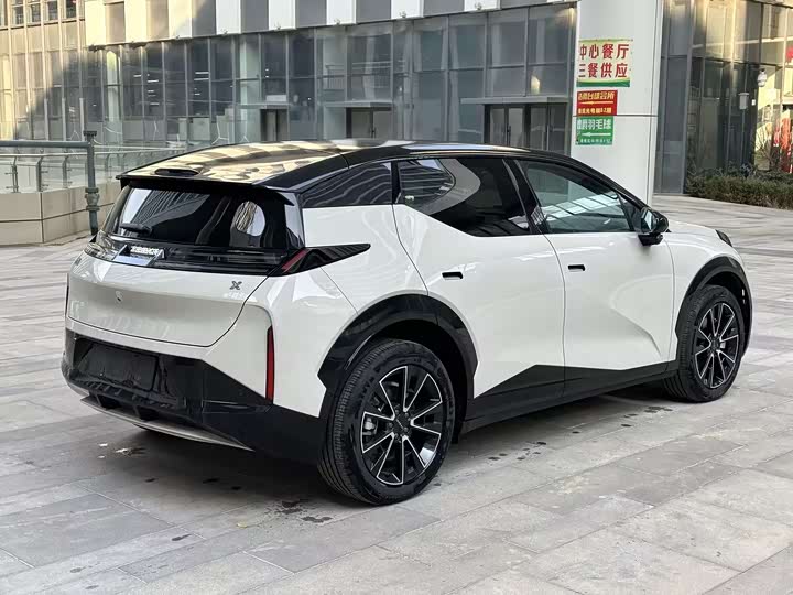 Фото 4 - Zeekr X