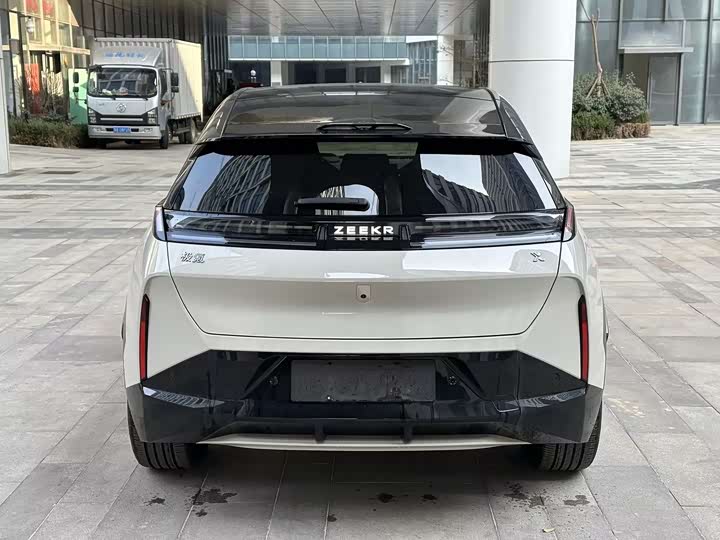 Фото 5 - Zeekr X