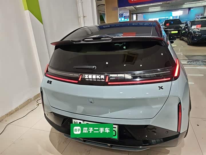 Фото 6 - Zeekr X