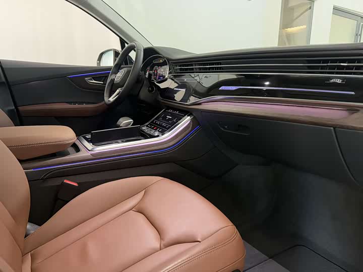 Фото 8 - Audi Q7