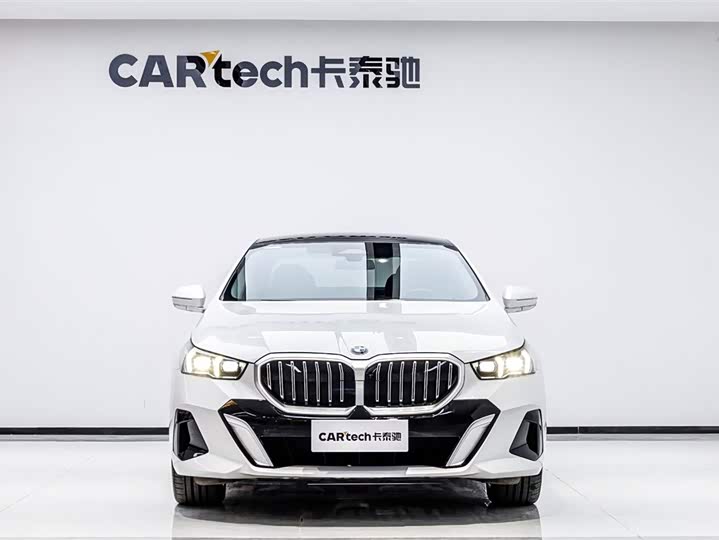 Фото 2 - BMW 5 Series