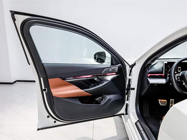 Фото 8 - BMW 5 Series