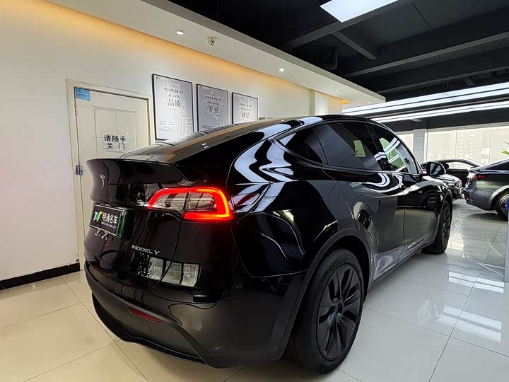 Фото 5 - Tesla Model Y