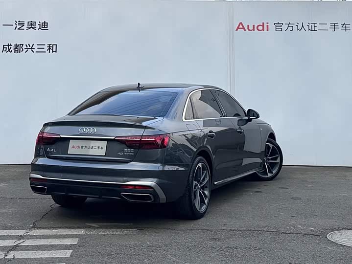 Фото 4 - Audi A4L