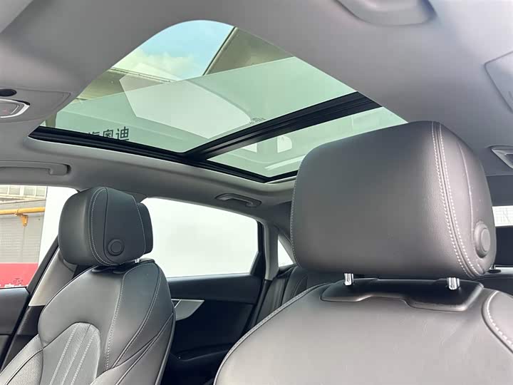 Фото 9 - Audi A4L