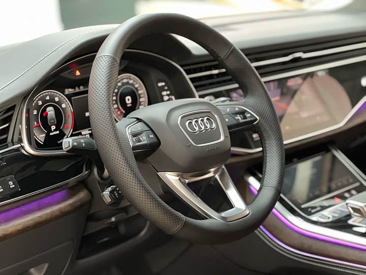 Фото 7 - Audi Q7