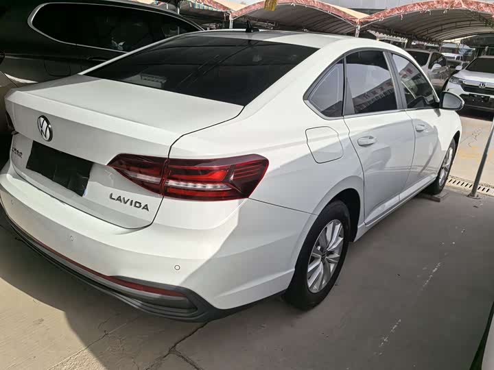 Фото 6 - Volkswagen Lavida