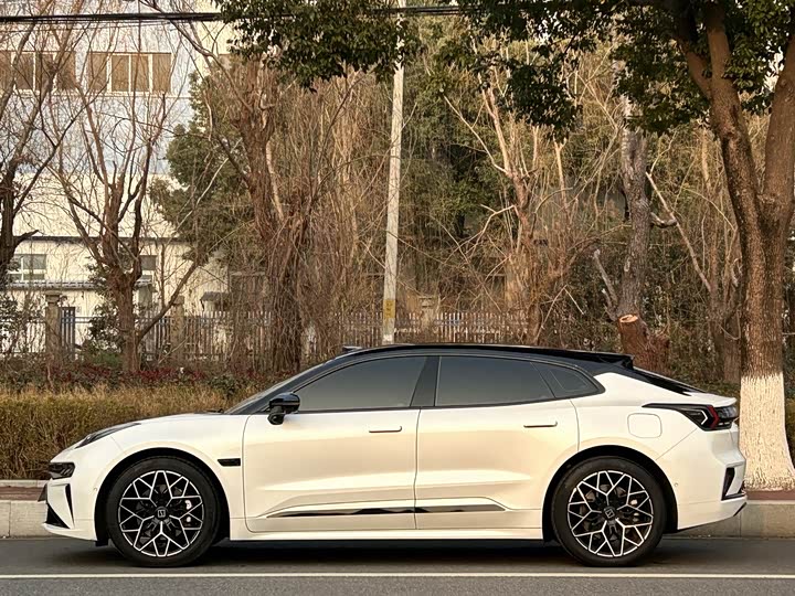 Фото 4 - Zeekr 001