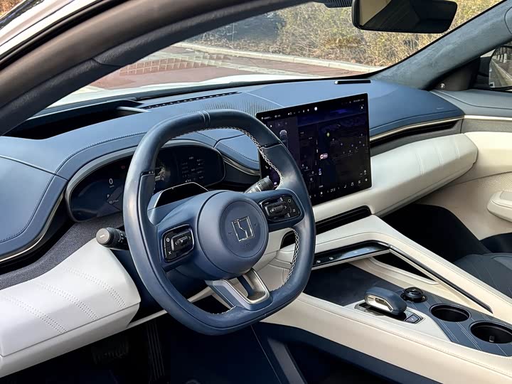 Фото 5 - Zeekr 001