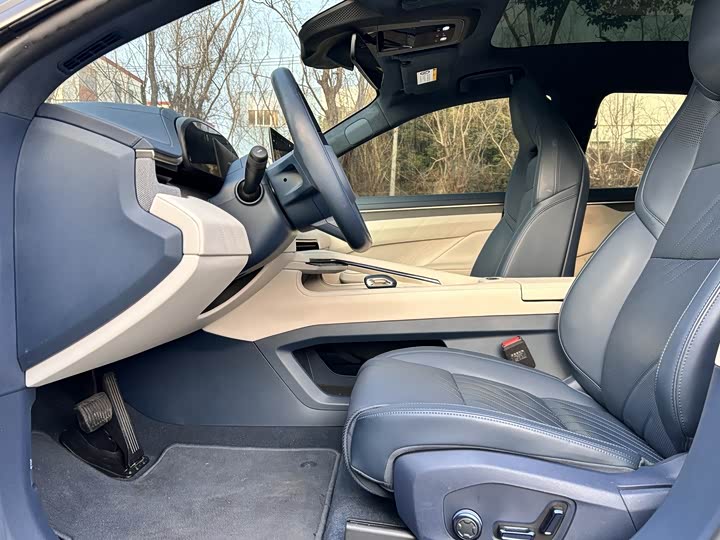 Фото 6 - Zeekr 001