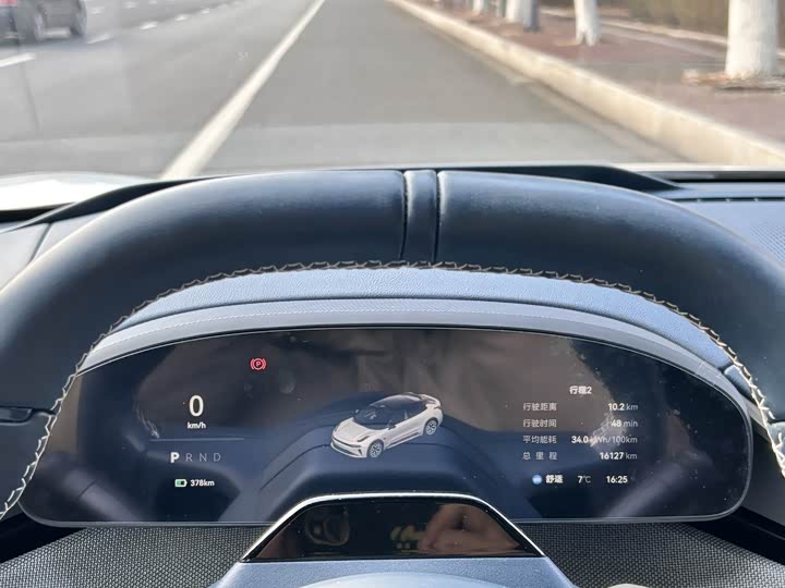 Фото 8 - Zeekr 001