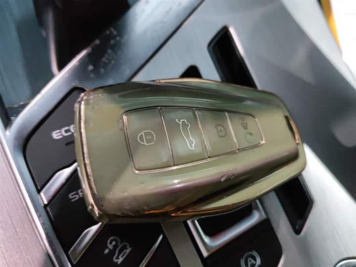 Фото 9 - Geely Coolray