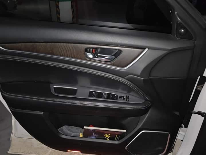 Фото 7 - Honda Avancier