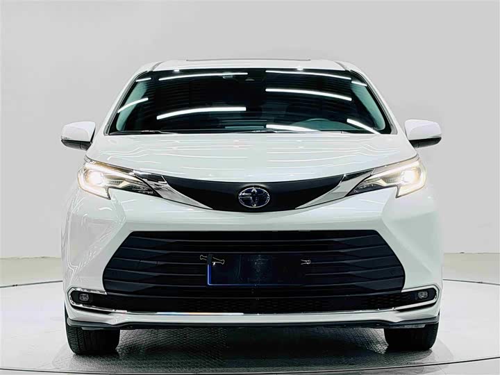 Фото 2 - Toyota Sienna