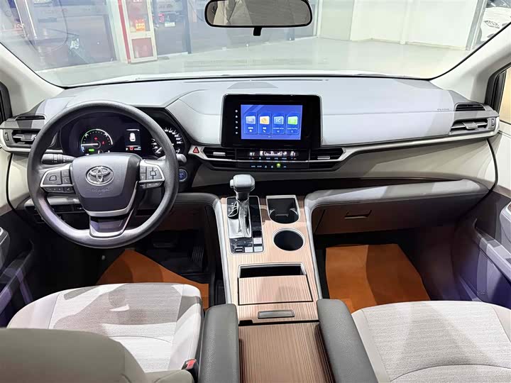 Фото 6 - Toyota Sienna